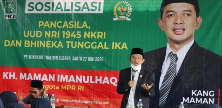 Anggota DPR KH Maman Imanul Haq Bantu Perbaiki Rutilahu Warga Sukasari