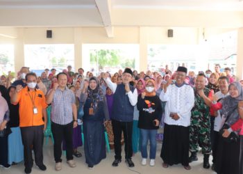 Pantau Penyaluran BLT BBM, Kiai Maman Disambut Gembira Warga Majalengka