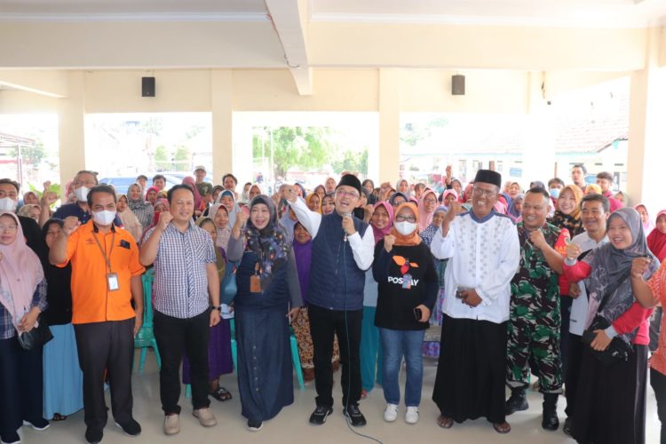 Pantau Penyaluran BLT BBM, Kiai Maman Disambut Gembira Warga Majalengka