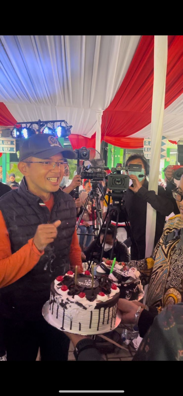 Di Tengah Peringatan Hari Disabilitas, Masyarakat Subang Bikin Kejutan Ulang Tahunnya Maman Imanulhaq