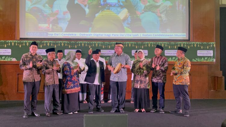 ICMI Gelar Workshop Dai Cendekia, Kiai Maman Imanulhaq Bagikan Tips dan Trik Jago Main Medsos