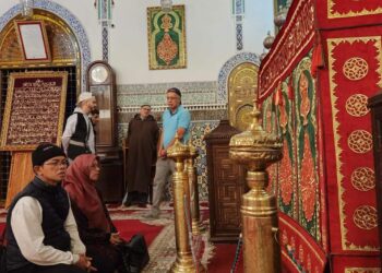 Kebahagiaan Berziarah di Kota Fes