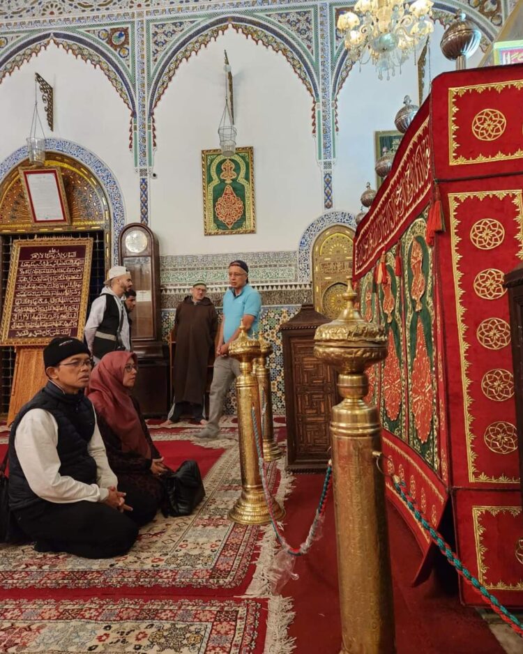 Kebahagiaan Berziarah di Kota Fes