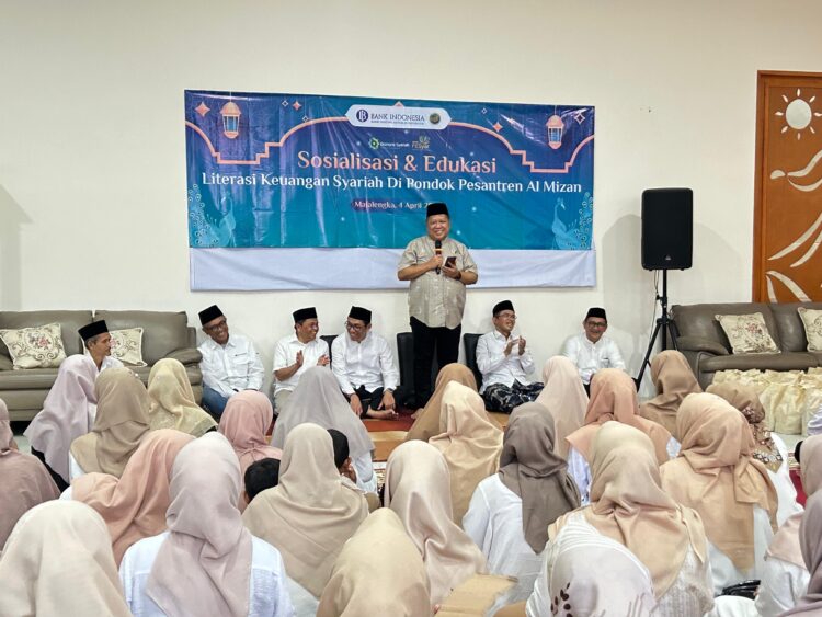 Ketemu Santri Al Mizan Jatiwangi, Kepala BI Jabar Beri Edukasi Ekonomi Syariah